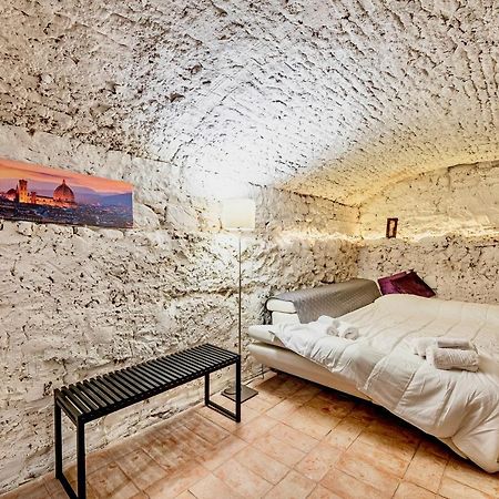 "Florence Cave Central Suite" - 5 Min To Mandela Forum - 2 Bedrooms - Free Parking Экстерьер фото